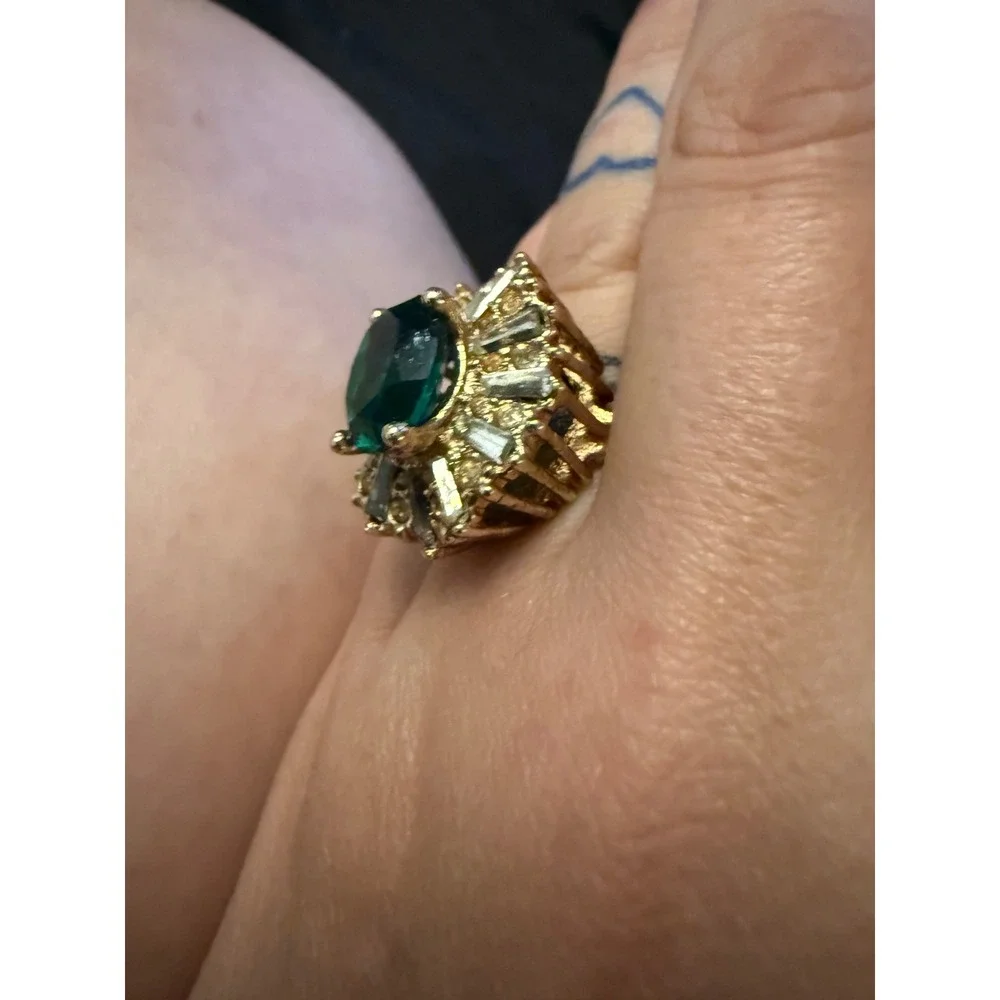 Vintage Gold Tone Emerald Green Crystal Cocktail Ring Baguette Halo Size 6.25
